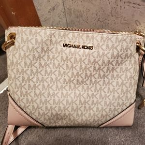Authentic Michael Kors Nicole Crossbody in Vanilla and powder blush pink